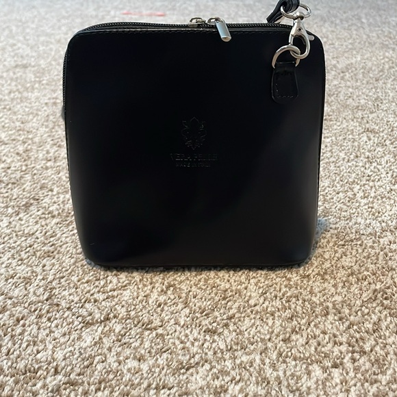 Genuine Italian Black Vera Pelle Leather Cross Body Bag - purchased in Italy - Picture 5 of 17